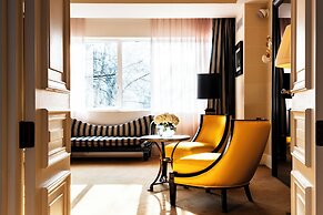 Hôtel de Berri Champs-Élysées, a Luxury Collection Hotel