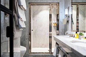 Hôtel de Berri Champs-Élysées, a Luxury Collection Hotel