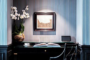 Hôtel de Berri Champs-Élysées, a Luxury Collection Hotel