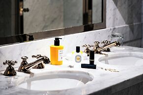 Hôtel de Berri Champs-Élysées, a Luxury Collection Hotel