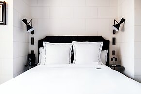 Hôtel de Berri Champs-Élysées, a Luxury Collection Hotel