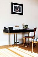 Hôtel de Berri Champs-Élysées, a Luxury Collection Hotel