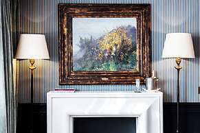 Hôtel de Berri Champs-Élysées, a Luxury Collection Hotel