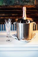 Hôtel de Berri Champs-Élysées, a Luxury Collection Hotel