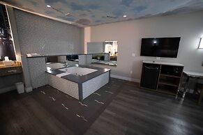 Mid City Inn and Suites