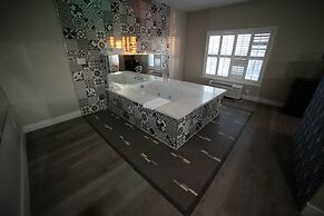 Mid City Inn and Suites