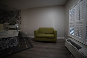 Mid City Inn and Suites