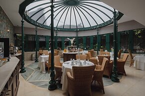 Hera Hotel