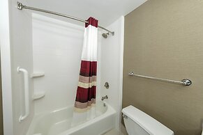 Red Roof Inn & Suites Newburgh – Stewart Airport/ West Point