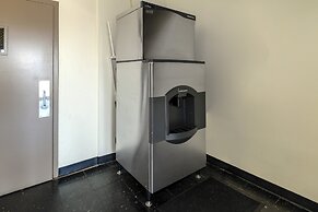 Red Roof Inn & Suites Newburgh – Stewart Airport/ West Point