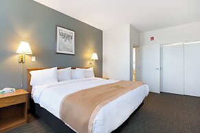 Lakeview Inns & Suites - Okotoks