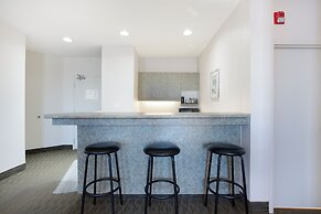 Lakeview Inns & Suites - Okotoks
