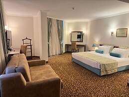 Best Western Plus Khan Hotel