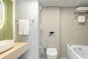 Best Western Plus Khan Hotel