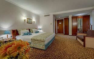 Best Western Plus Khan Hotel