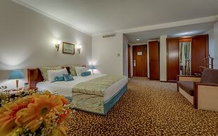 Best Western Plus Khan Hotel