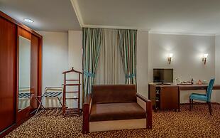 Best Western Plus Khan Hotel