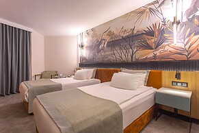 Best Western Plus Khan Hotel