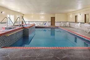 Country Inn & Suites by Radisson, Topeka West, KS