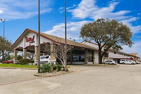 Red Roof Inn & Suites Irving – DFW Airport South