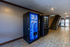 Red Roof Inn & Suites Irving – DFW Airport South