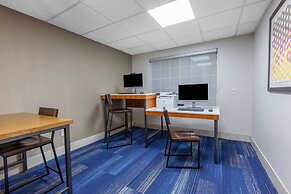 Holiday Inn Express Hotel & Suites Woodhaven by IHG