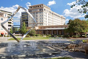 Juniper Hotel Cupertino, Curio Collection by Hilton