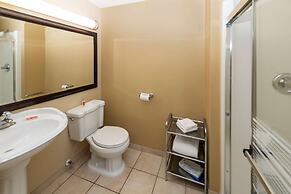 Econo Lodge Inn & Suites