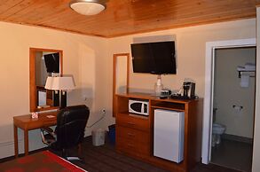 Econo Lodge Inn & Suites