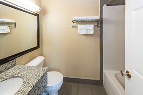 Econo Lodge Inn & Suites