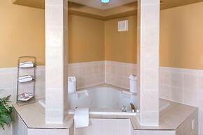 Econo Lodge Inn & Suites