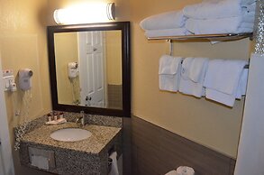 Econo Lodge Inn & Suites