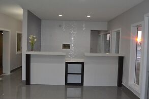 Econo Lodge Inn & Suites