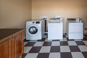 Econo Lodge Inn & Suites