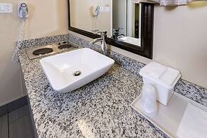 Econo Lodge Inn & Suites