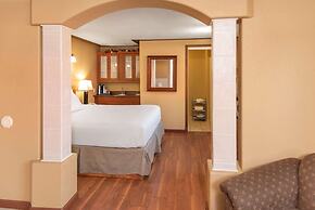 Econo Lodge Inn & Suites
