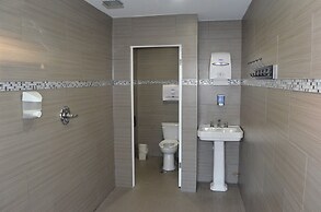 Econo Lodge Inn & Suites