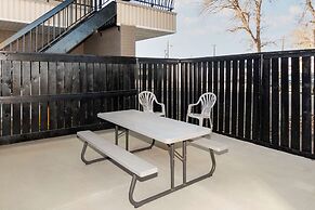 Econo Lodge Inn & Suites