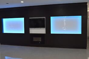 Econo Lodge Inn & Suites