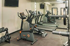Econo Lodge Inn & Suites