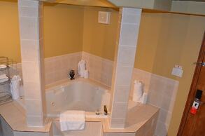 Econo Lodge Inn & Suites