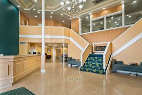 Quality Inn & Suites Middletown - Newport