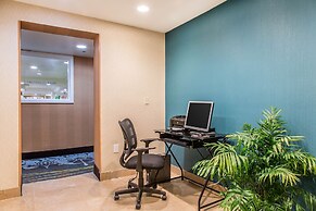 Quality Inn & Suites Middletown - Newport