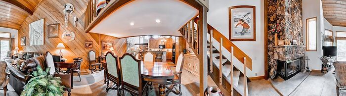 Ridgepoint Townhomes by East West Hospitality