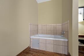 Best Western Plus Shamrock Inn & Suites