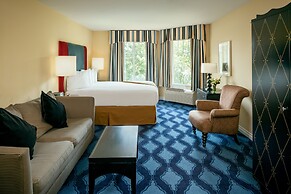 Plaza Inn & Suites at Ashland Creek