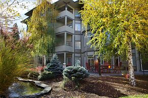Plaza Inn & Suites at Ashland Creek