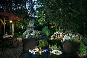 Plaza Inn & Suites at Ashland Creek