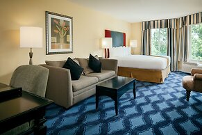 Plaza Inn & Suites at Ashland Creek