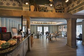 Holiday Pavilion Resort on the Boardwalk